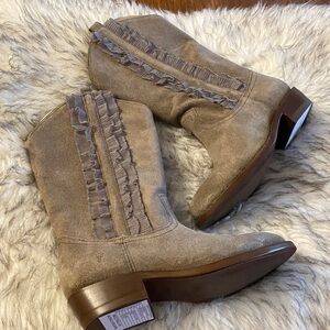 NEW FRYE BILLY pull on Women's Gray Suede Boots